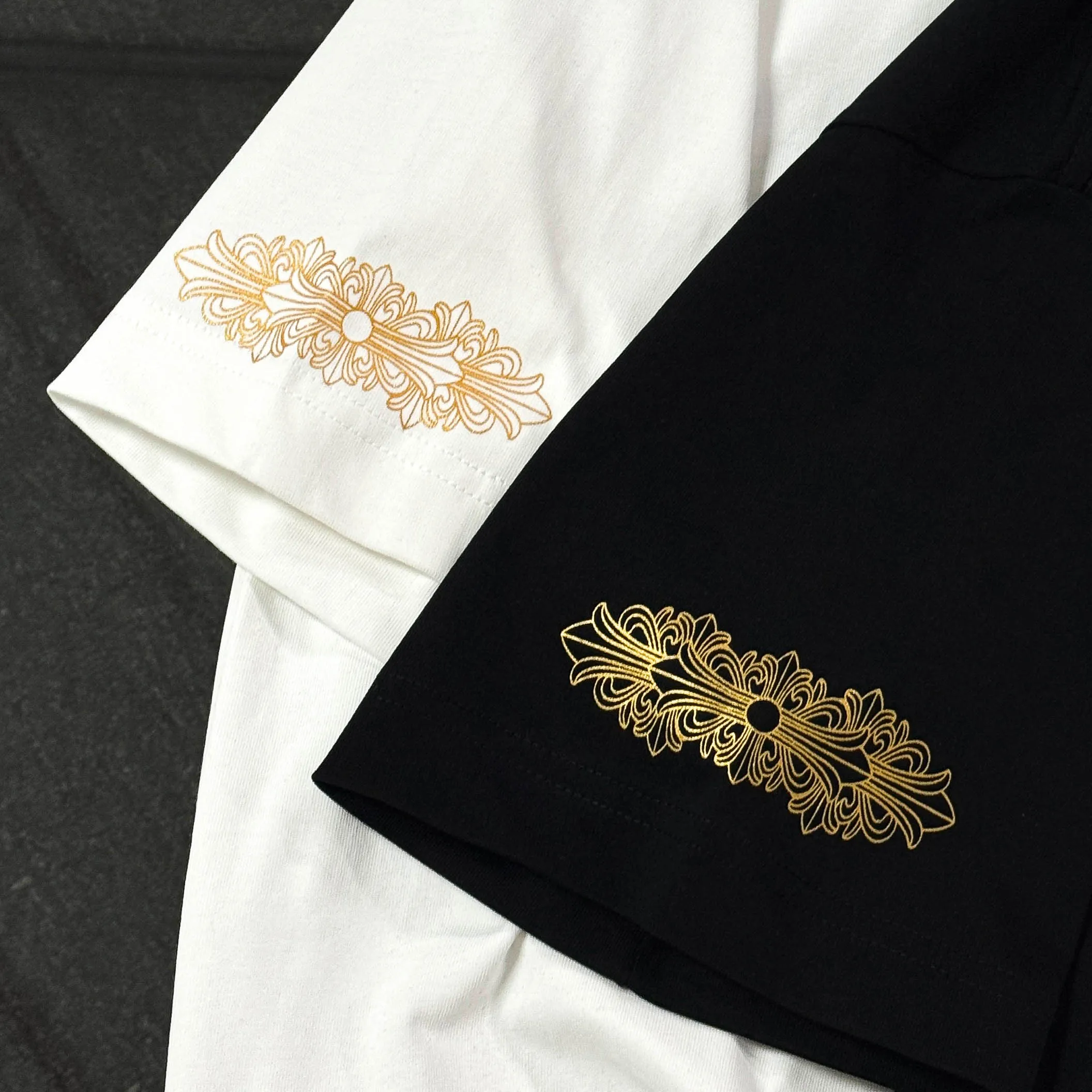 P170 Chrome Hearts 25 high version fabrics made of 300 grams of high-density cotton, no deformation, no shrinkage, complete with three labels, same style for men and women Process: imported hot stamping Color: white black SIZE: S-XL